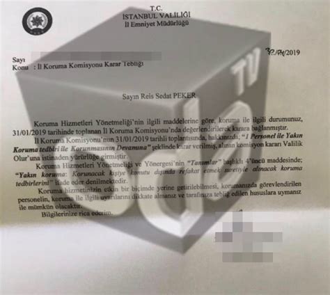 Sedat peker hakkında bir dönem patlayan ve sonra üzeri örtülen tecavüz davasının da yeniden can ataklı, köşe yazısında askerlerin, sedat peker için yürüyüş kararı görüntülerini gündeme getirmişti. Sedat Peker'e koruma kararı Soylu zamanında verildi