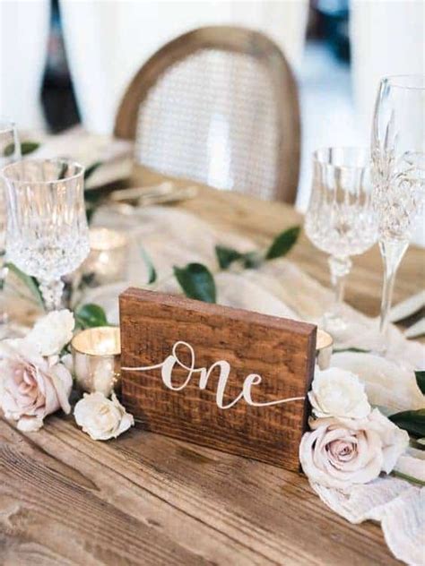 Stylish table numbering on your wedding's dinner tables