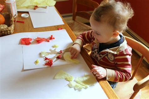 Basteln Mit 2jährigen Papierschnipseln Kleben 2 Jähriges Kind Basteln Kinder Basteln Ideen