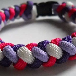 Learn how to braid with this page! How to Tie a 4 Strand Paracord Braid With a Core and Buckle. | Paracord bracelet patterns ...