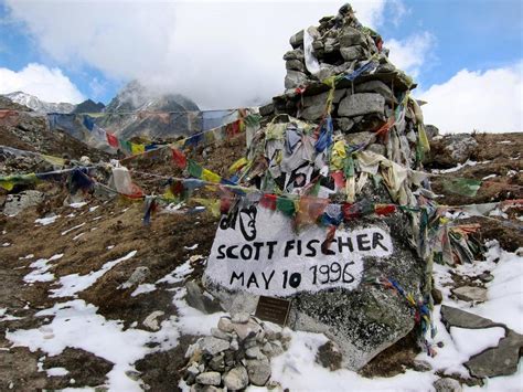 Over the last eighty years, around 300 climbers have failed to return alive from the world's highest a typical dead body on everest weighs over 200 pounds and is frozen solid. Did You Know? on Twitter: "Mount Everest has about 200 ...