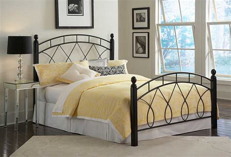 Metal Beds In Bedroom Design