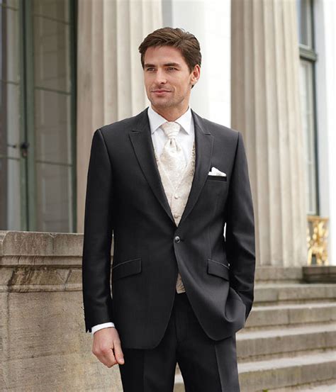 A wide range of men's wedding suits from top uk brands. Which One Is The Perfect Wedding Suit For Your Big Day ...