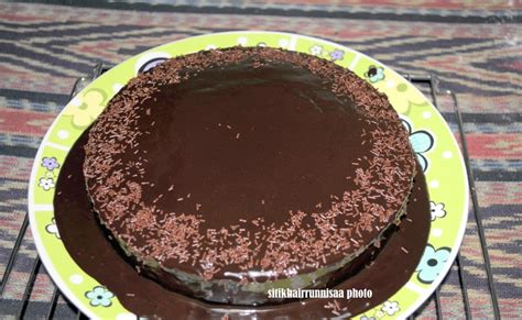 Kek coklat moist yang mudah, sedap, lembut, gebu, super moist Kek Coklat Tanpa Butter,Susu dan Telur | Pinggan Merah