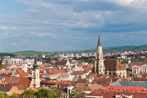 The city, with about 320,000 people, is very pleasant. Pulsul Orasului Cluj