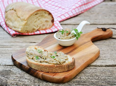 Un piatto semplice, gustoso, leggero intramontabile, oltre che versatile e ricco di valide risorse per il nostro organismo. Patè di funghi champignon - Ricette che Passione