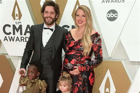 Thomas Rhett S Babes Steal The Spotlight During CMA Awards Red Carpet Country Now