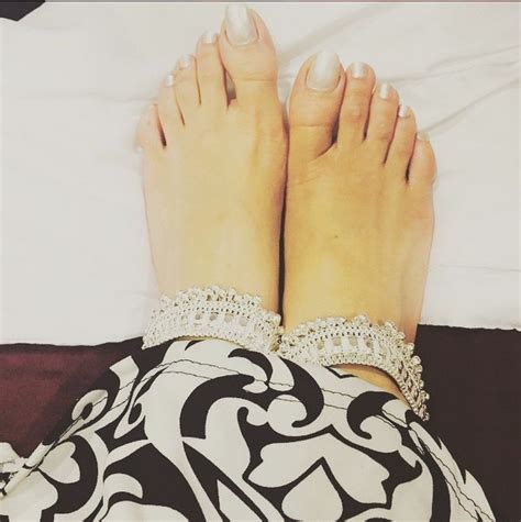 Sara Khans Feet
