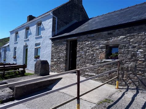 Old Irish Farmhouse In Dingle Welcome