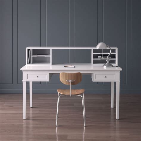 Meja kerja ini terbuat dari kayu pinus dengan lapisan kilap veneer transparan sebagai finishing. Meja Kerja Putih Model Minimalis Modern Kayu - Sobat Furniture