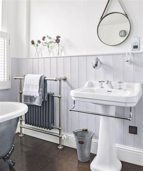 This en suite benefits from a generously proportioned shower. En-suite bathroom ideas - En-suite bathrooms for small ...