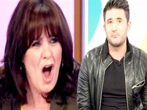 गर्लफ्रेन्डसोबत ठेवत होता संबंध चुकून आईला लागला फोन आणि मग Marathi News Coleen Nolan