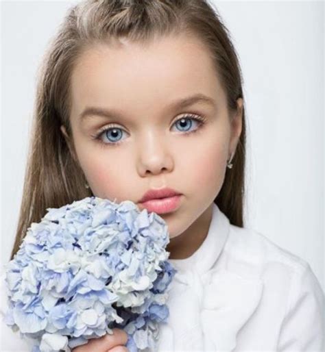 Menina Russa De 6 Anos é Considerada A Mais Bonita Do Mundo E Online