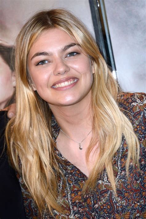 Louane şarkı sözü ve çevirileri: Louane Emera - "Nos Patriotes" Premiere in Paris, France ...