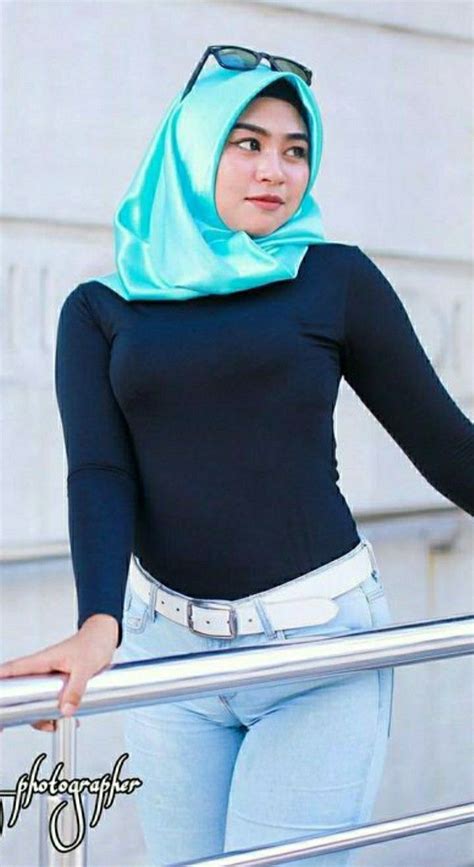 Hijab Cantik Dan Menggoda Gaya Hijab Wanita Berlekuk Jeans Wanita