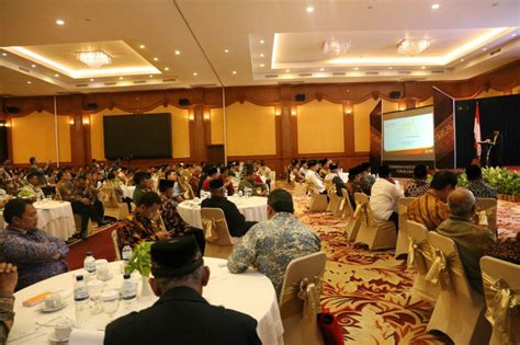 Isu pluralisme agama dan komitmen malaysia yang bersikap tegas terhadap pemikiran islib perlulah dihargai. Munas Forum Zakat ke-8 di Lombok Bahas Tiga Isu Pokok ...