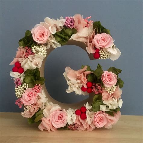 Letra Con Flores Preservadas Wreath Crafts Diy Crafts Floral Decor