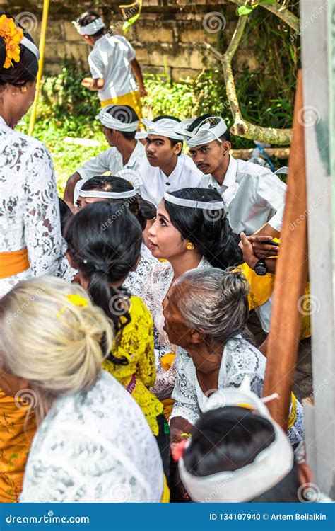 Bali Indonesia October 9 2018 Balinese Woman On A Big Ceremony In