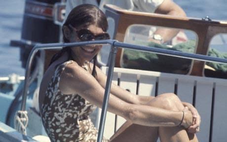 Secret Of Jackie Onassis Nude Paparazzi Pictures Revealed A Greek Dynasty Jackie Kennedy