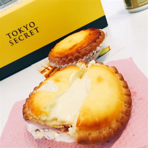 these gooey japanese cheese tarts have arrived in malaysia and omg just gimme
