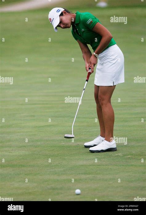 Lorena Ochoa Of Mexico Watches Her Putt On The 18th Green During The Final Round Of The Navistar