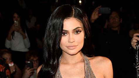 Kylie Jenner Celebrates Her Birthday Wearing A Bob Hairstyle — See The