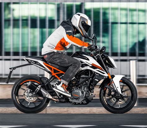 The duke 250 is powered by a liquid cooled efi 248.8 cc 1 cylinder engine. 2017 KTM Duke 250 launched in India at INR 1.73 Lakhs ...