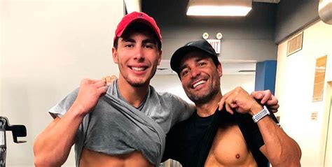 Lorenzo e isadora son muy bien parecidos mi esposa y mis hijos me cautivan por completo. Chayanne y su hijo en nueva foto sin camisa ¡De tal palo ...