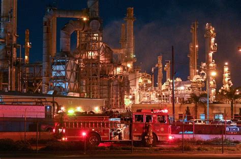 Los Angeles Oil Refinery Fire Phillips 66 Gas At Risk Bloomberg