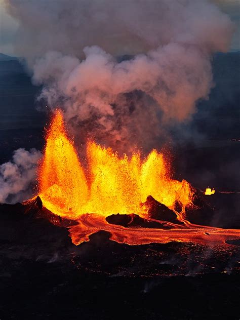 10 Stunning Photos Of Icelands Largest Volcanic Eruption In Over 200