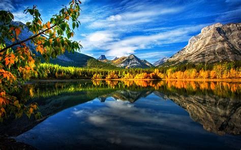 Herunterladen Hintergrundbild Kanada Herbst Berge Felsen See Wald