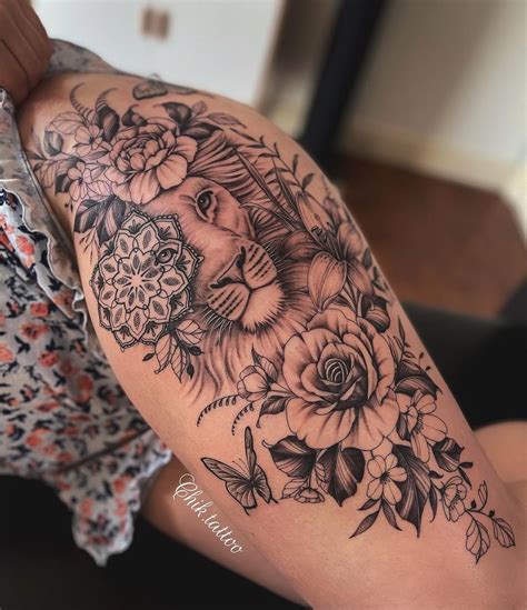 Tatuaje León Entre Flores Por Steve Savard Chik Tattoo Tatuajes