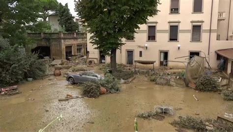 Heavy Rain And Flooding Leave 6 Dead 2 Missing In Tuscany Italy National Globalnewsca