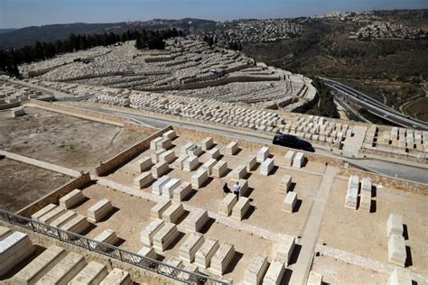 Israeli App Helps People Navigate Cemeteries To Find Graves