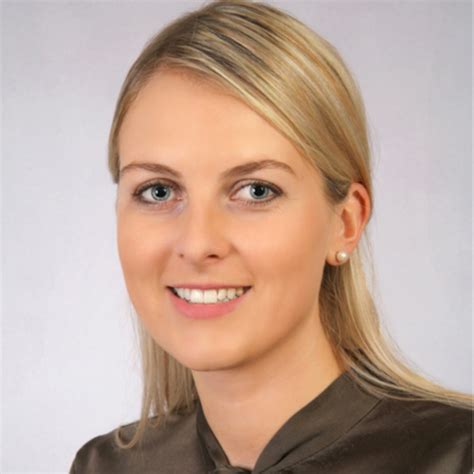 Sabrina Stetter Asset Managerin E Breuninger Gmbh And Co Xing