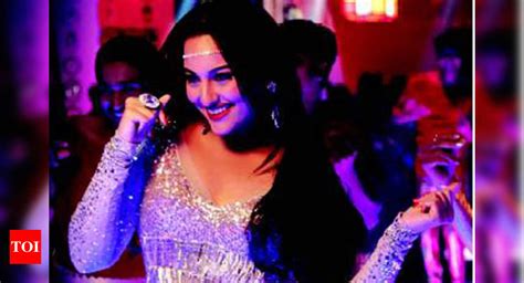 Sonakshi Sinha To Perform Live On Her Song From Himmatwala Hindi
