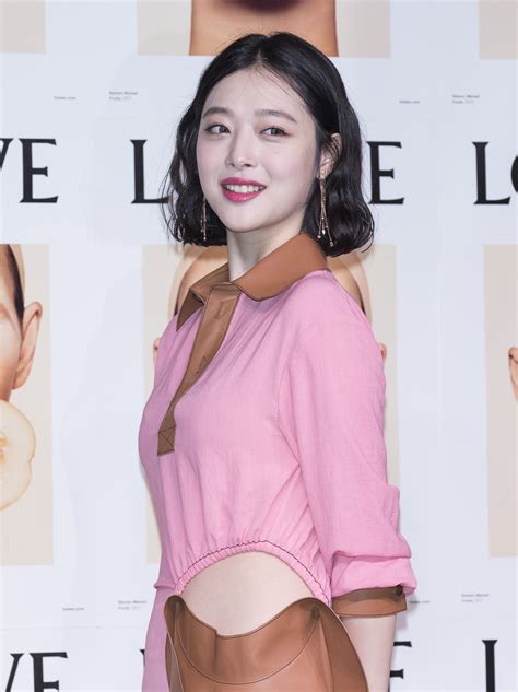 K Pop Star Sulli Found Dead At Her Home Aged 25 Aol