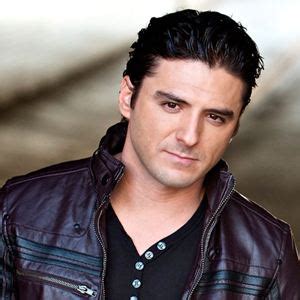 His birthday, what he did before fame, his family life, fun trivia facts, popularity rankings, and more. Nicolas Roye - SensaCine.com