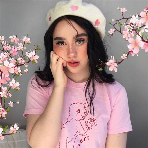 V Soft 💕👼🏻💌 In 2019 Aesthetic Makeup Aesthetic Girl Grunge Makeup
