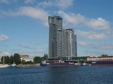 Gdingen, city , pomorskie prov., n poland, a port on the baltic sea and the gulf of danzig. Bild "Das neue Hochhaus an Gdynias Hafen" zu Gdynias ...