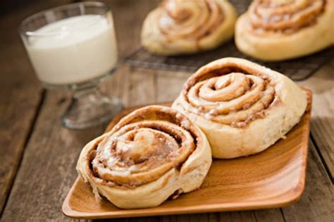 6 mele abbastanza farinose, come quelle della varietà golden; Il rotolo alla cannella, ecco la ricetta del dolce tipico ...