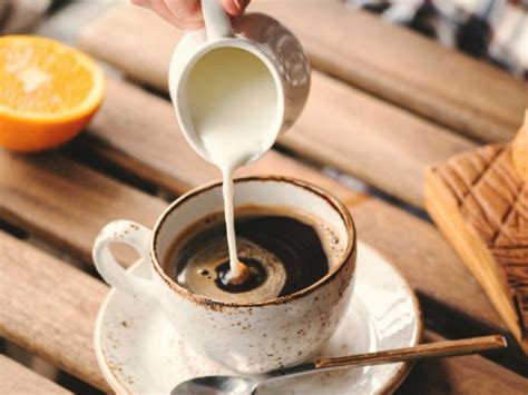 como hacer el mejor cafe con leche en casa sin maquina y con espuma