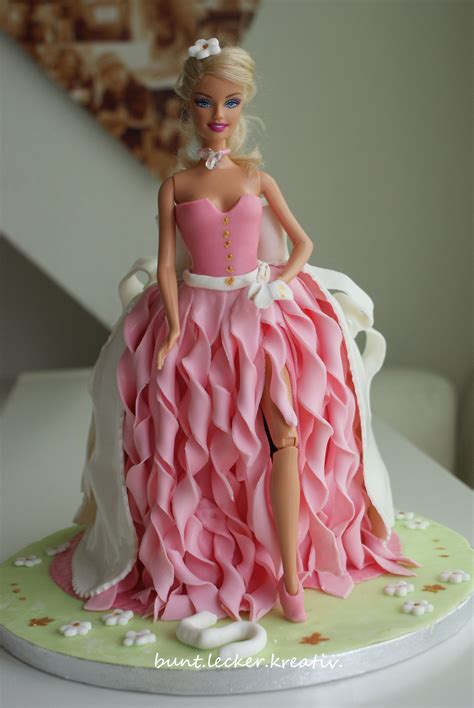 Ich denke wenn man sie nicht jeden tag isst, ist das vollkommen i.o. Prinzessinnen Torte... princess cake... | Barbie kuchen ...