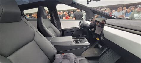 Tesla Cybertruck Shows Off Its Interior At Us Car Meet Production Ev