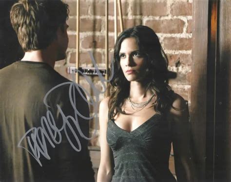 Torrey Devitto The Vampire Diaries Dr Meredith Fell Signed 8x10