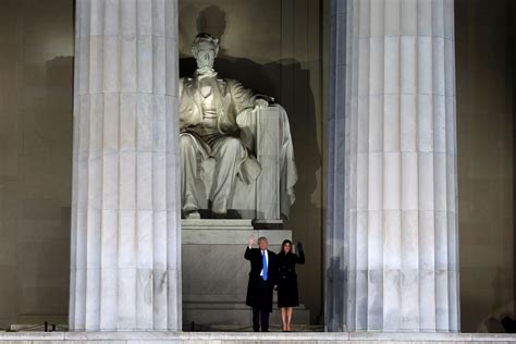Lincoln Memorial Defaced With Graffiti