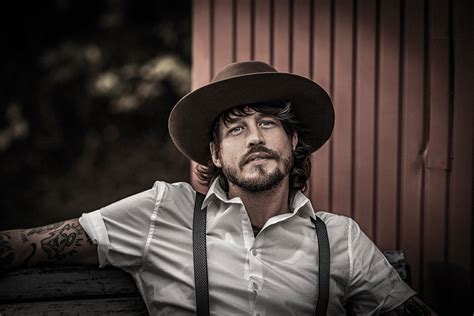 Rob speelt s' avonds zijn eigen single 'geef en neem'. Oud-Mol Rob Dekay uit Deventer zit helemaal fout met voorspelling: 'Ook ik heb last van ...