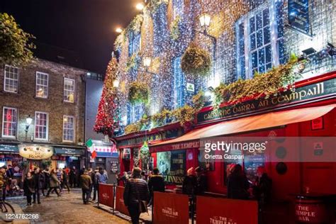 Irish Pub Christmas Photos And Premium High Res Pictures Getty Images