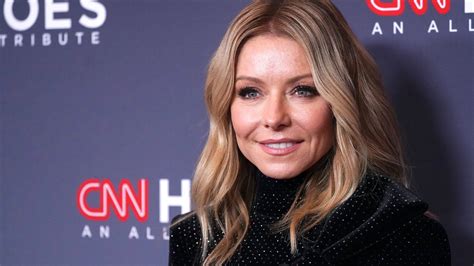 Kelly Ripa Cut Her Own Hair With Kitchen Scissors Allure