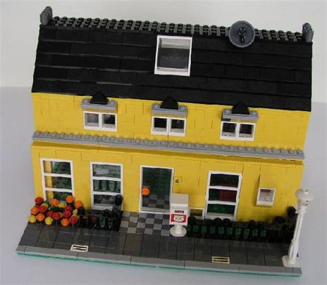 Lego 41369 friends mias haus mit pferd, bauset mit 3 minipuppen, kaninchenfigur und pferdefigur, bauen & spielen, puppenhaus für kinder. Gelbes Haus aus 3x 4996 :: LEGO bei 1000steine.de ...